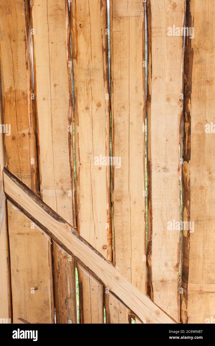 bois ou poutres en bois dans une nouvelle construction de maison Banque D'Images