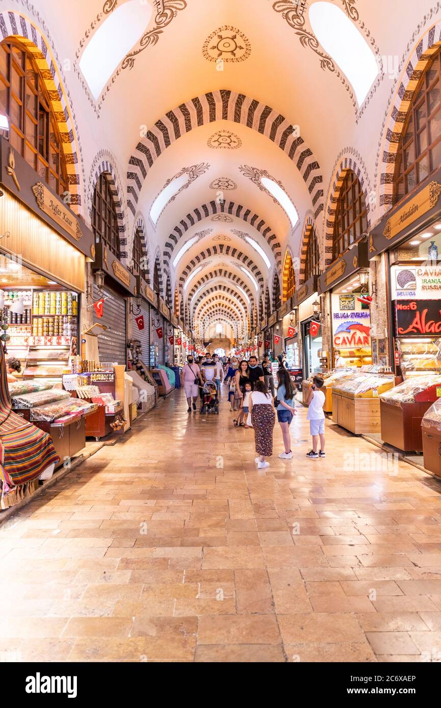 Le Grand Bazar d'Istanbul est le marché couvert oriental le plus célèbre au monde. Istanbul, Turquie, le 12 juillet 2020 Banque D'Images