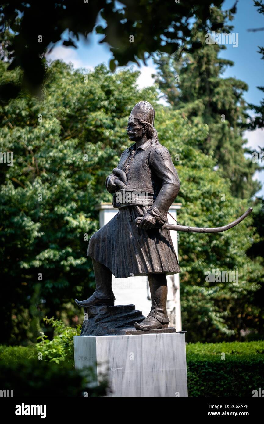 Georgios Karaiskakis, héros de la guerre grecque d'indépendance de la Grèce. Statue de la ville d'Ioannina. Banque D'Images
