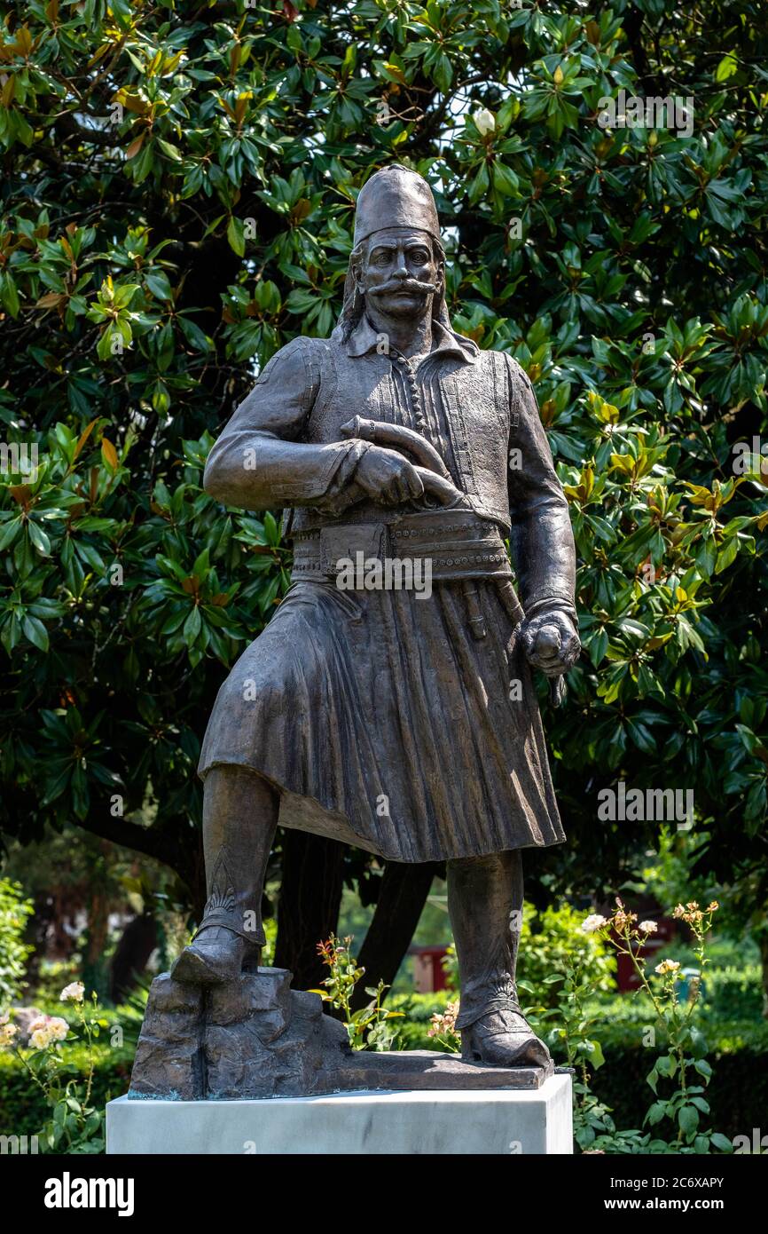 Georgios Karaiskakis, héros de la guerre grecque d'indépendance de la Grèce. Statue de la ville d'Ioannina. Banque D'Images