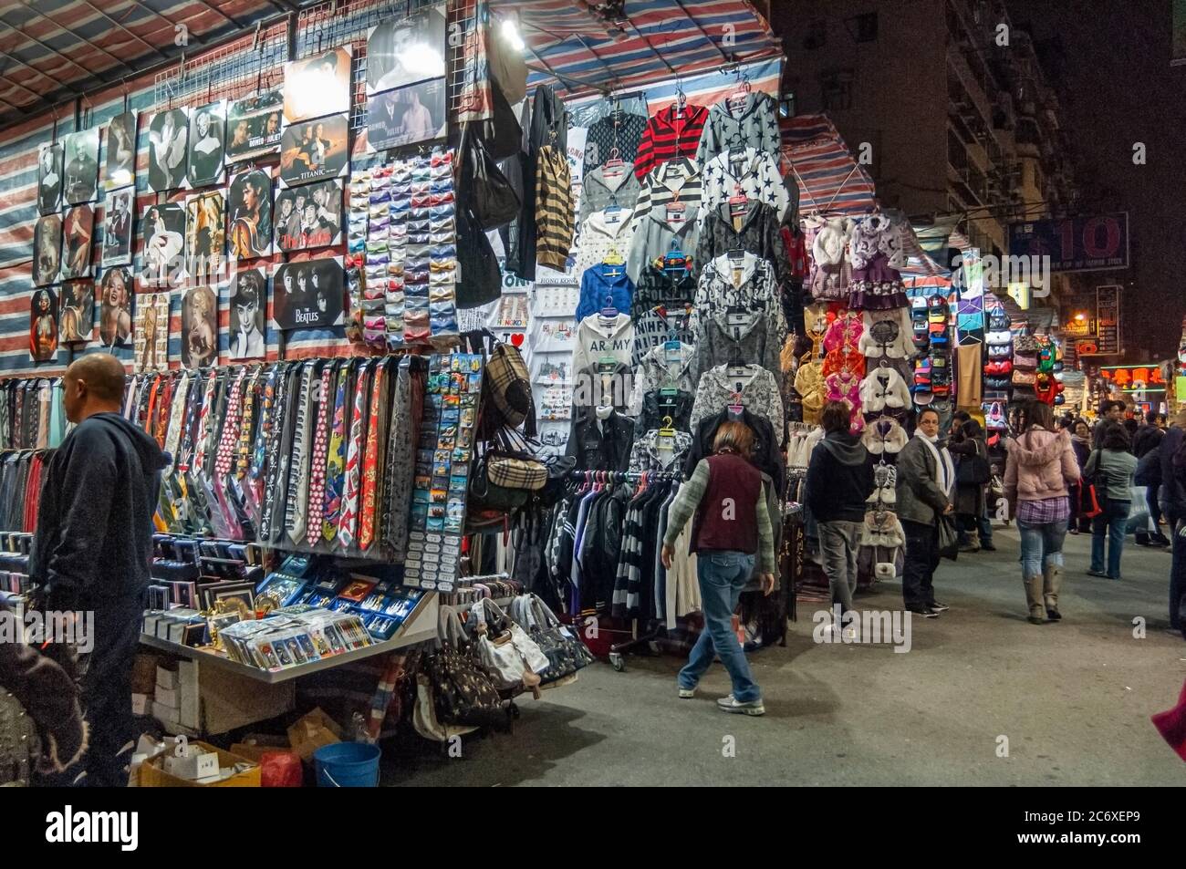 Marchandises à vendre sur le marché en plein air, marché des dames, Mongkok, Kowloon, Hong Kong Banque D'Images