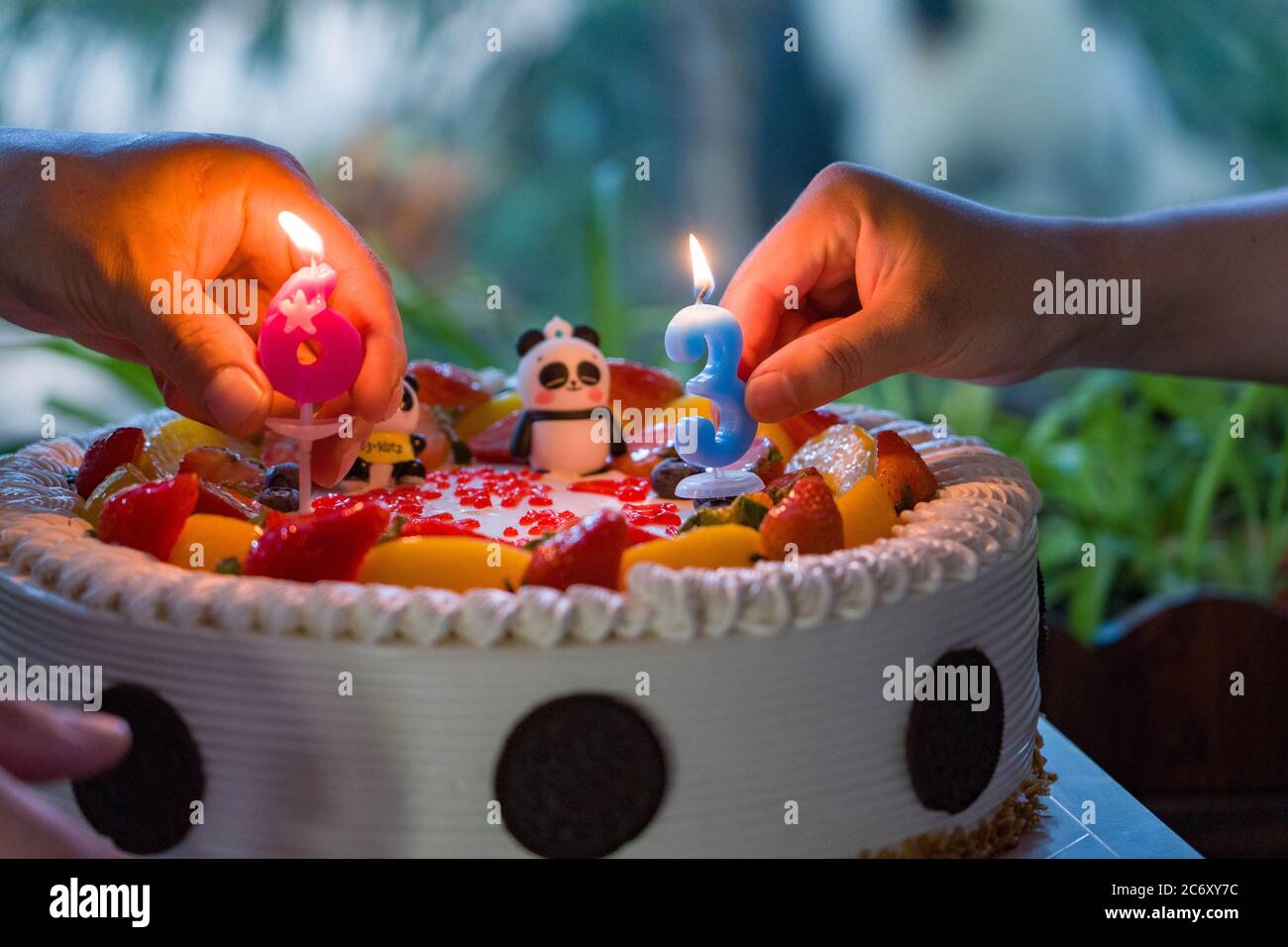 Le Personnel Du Zoo De Yangzhou Celebre L Anniversaire Des Pandas Geants Laolao Et Yueliang En Preparant Le Gateau Dans La Ville De Yangzhou Dans La Province De Jiangsu En Chine Orientale Le
