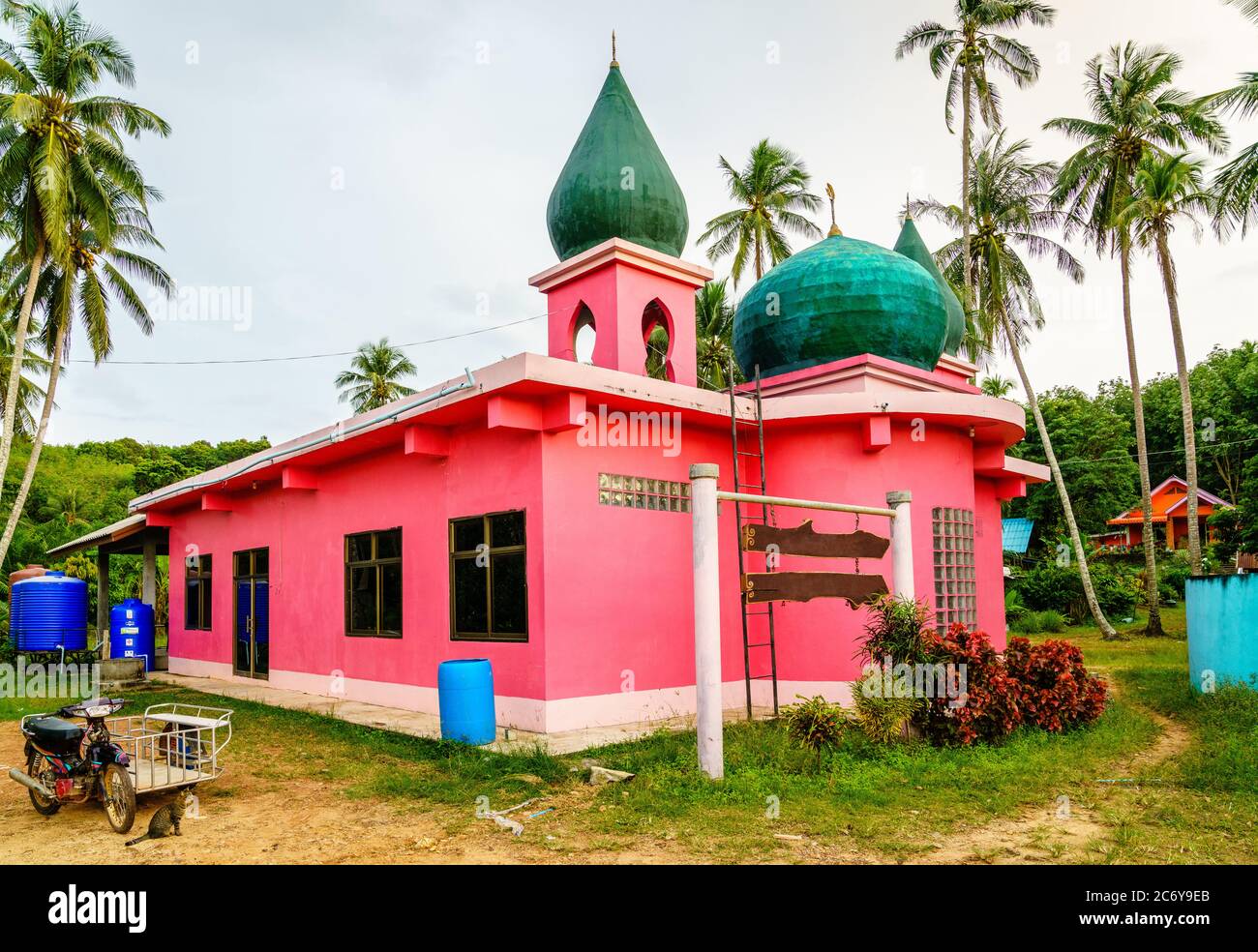 Mosquée dans un village de pêcheurs musulman Banque D'Images