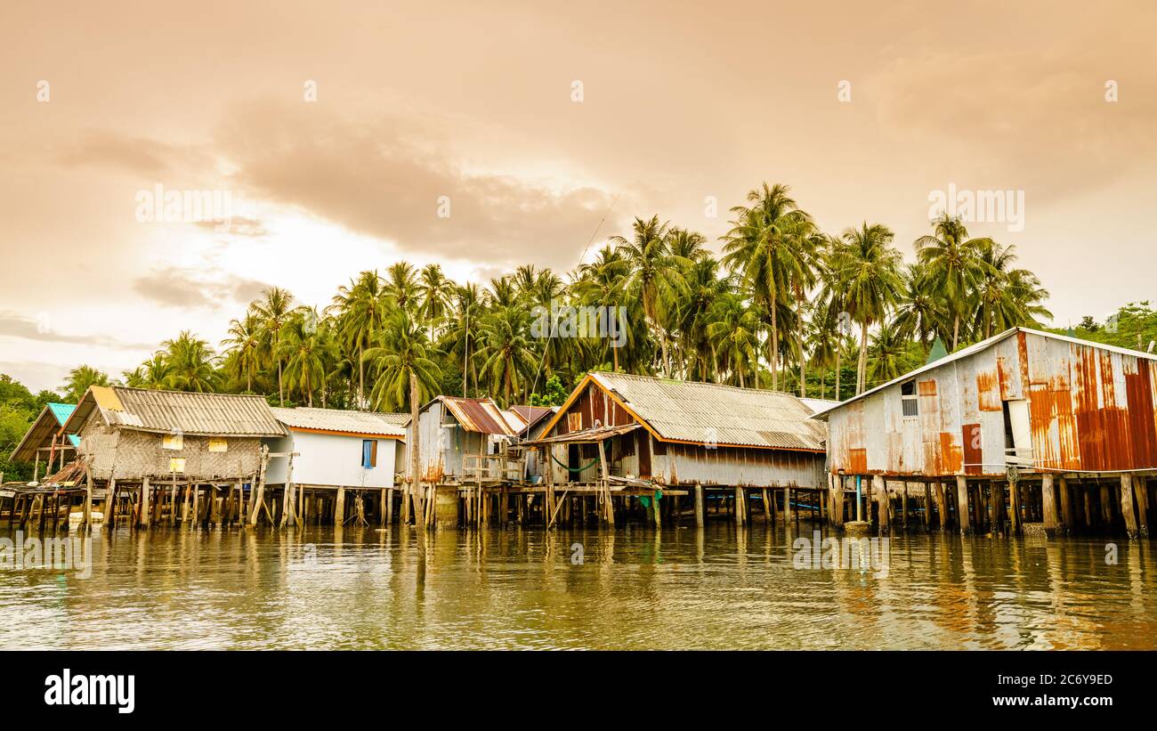 Village de pêcheurs musulman sur l'île de Ko Yao Yai, dans la mer d'Andaman, Thaïlande Banque D'Images
