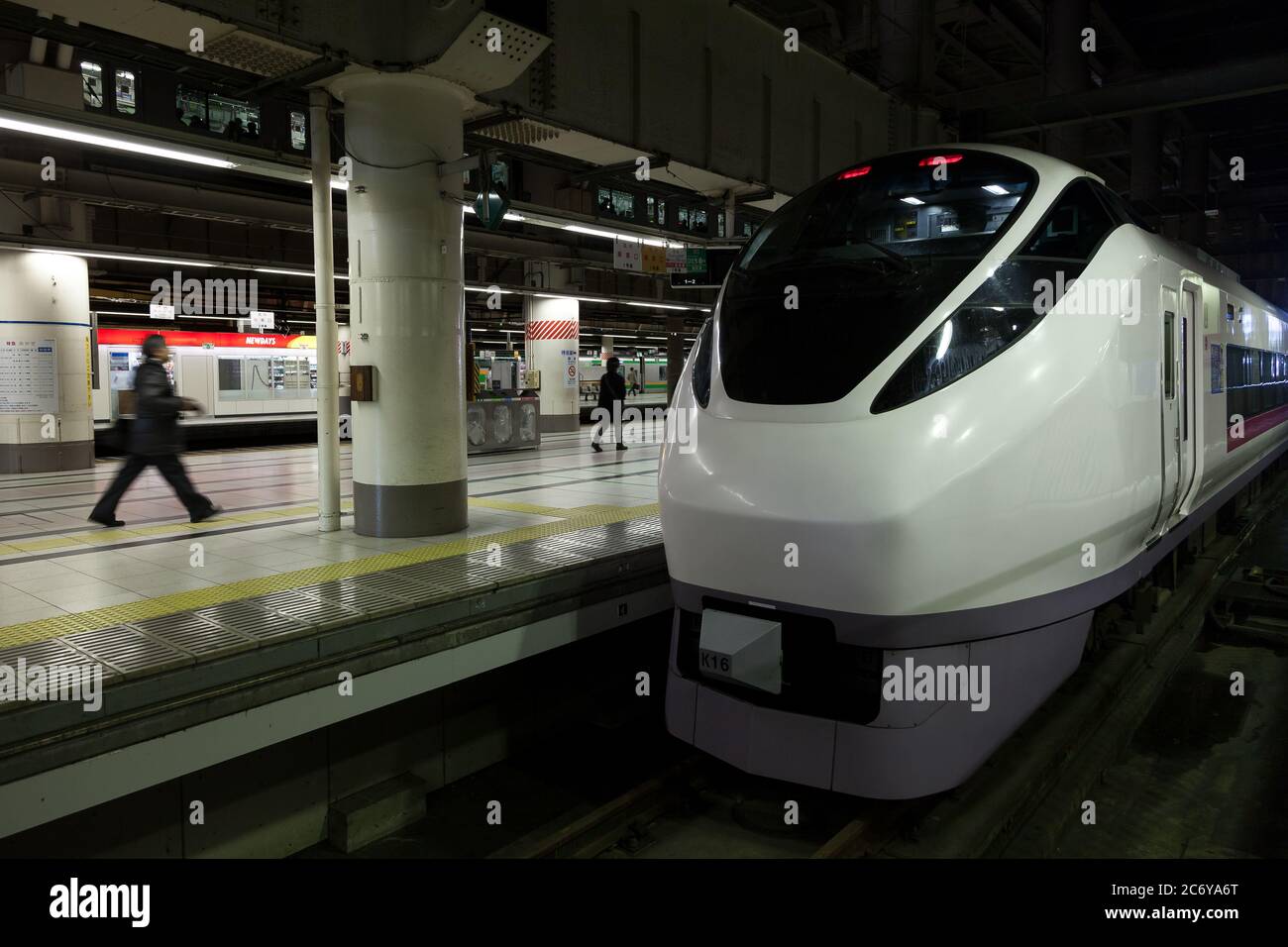 Un train express Tokiwa série E657 (K16) à la gare d'Ueno Tokyo, Japon. Banque D'Images