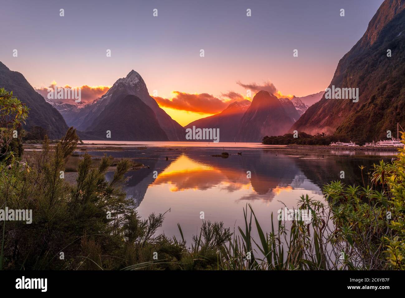 Mitre Peak, Milford Sound au coucher du soleil Banque D'Images