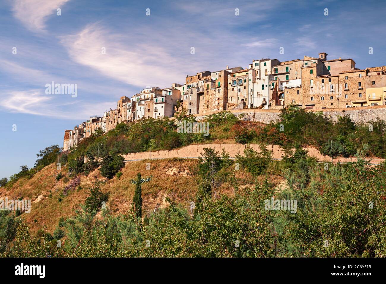 Atessa, Chieti, Abruzzo, Italie: Paysage de l'ancienne ville italienne de colline Banque D'Images