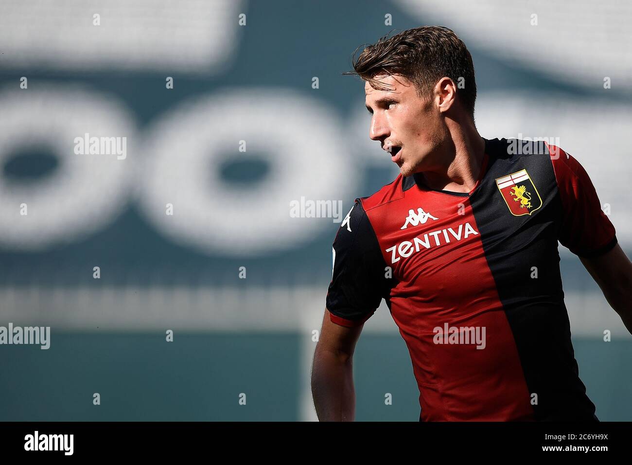 Gênes, Italie. 12 juillet 2020. GÊNES, ITALIE - 12 juillet 2020: Andrea Pinamonti de Gênes CFC regarde pendant la série UN match de football entre Gênes CFC et SPAL. (Photo de Nicolò Campo/Sipa USA) crédit: SIPA USA/Alay Live News Banque D'Images