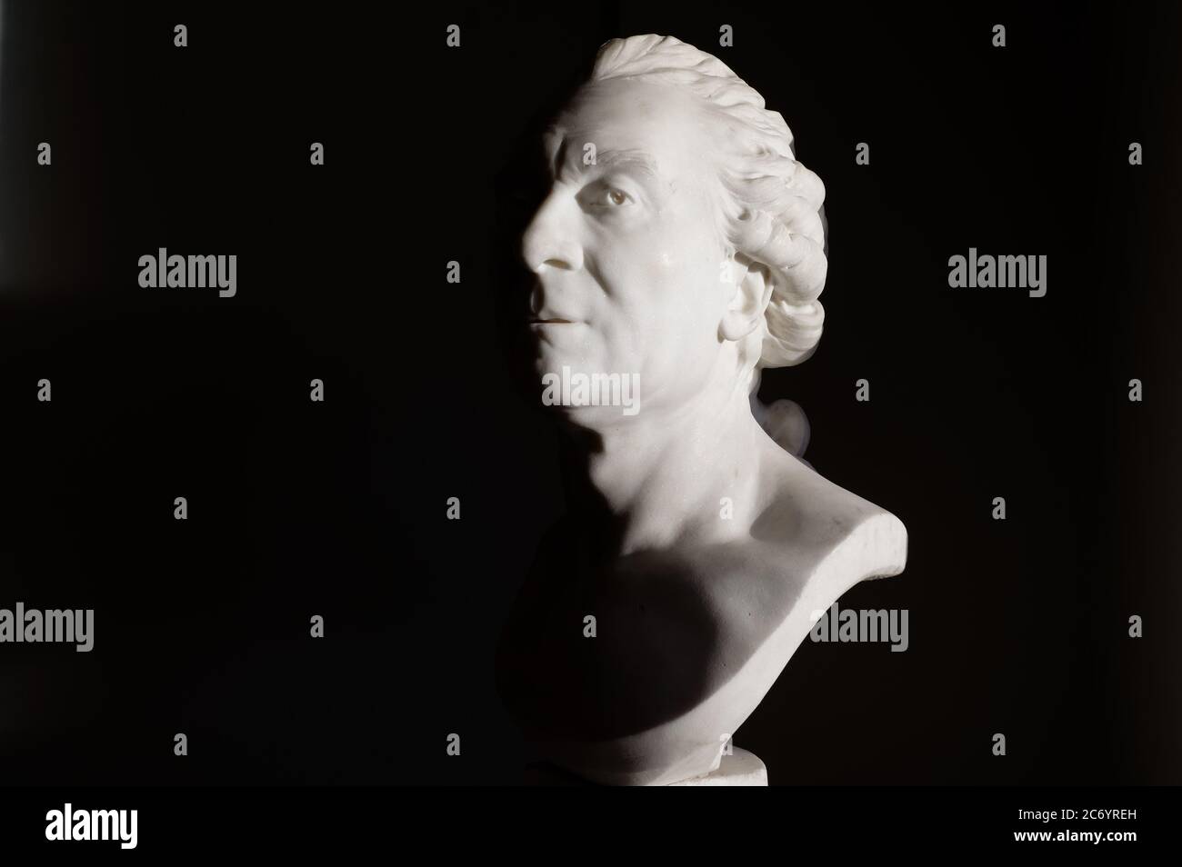 Saint-Pétersbourg, Russie - 19 décembre 2019 : buste du Comte de Buffon exposé par Jean-Antoine Houdon au Musée de l'Ermitage Banque D'Images