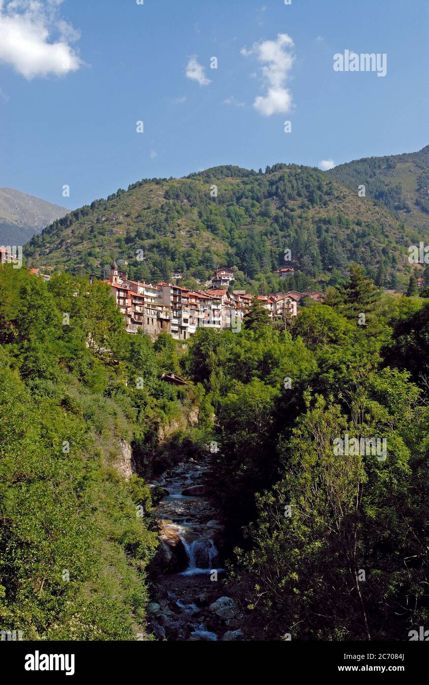 Le village pittoresque de Saint-Martin-Vésubie dans le Haut pays Niçois Dans les Alpes Maritimes en France Banque D'Images
