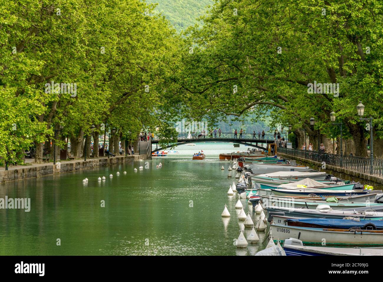 Bateaux sur le Canal du Vasse, Annecy, Alpes françaises, haute Savoie, Auvergne-Rhône-Alpes, France Banque D'Images