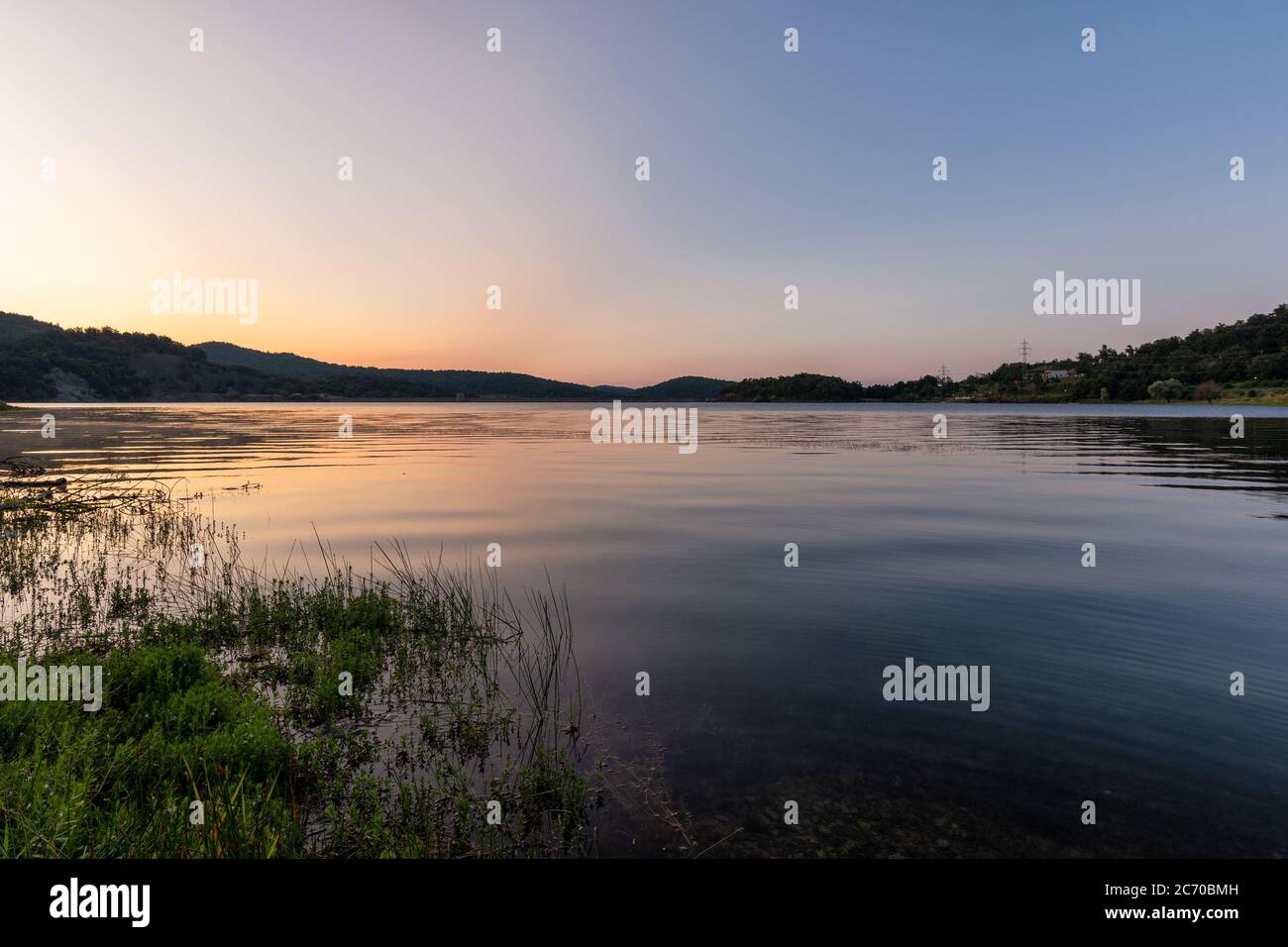 Lever du soleil sur le lac Bor (Borsko jezero), un lac artificiel dans l'est de la Serbie, près de la ville de Bor Banque D'Images