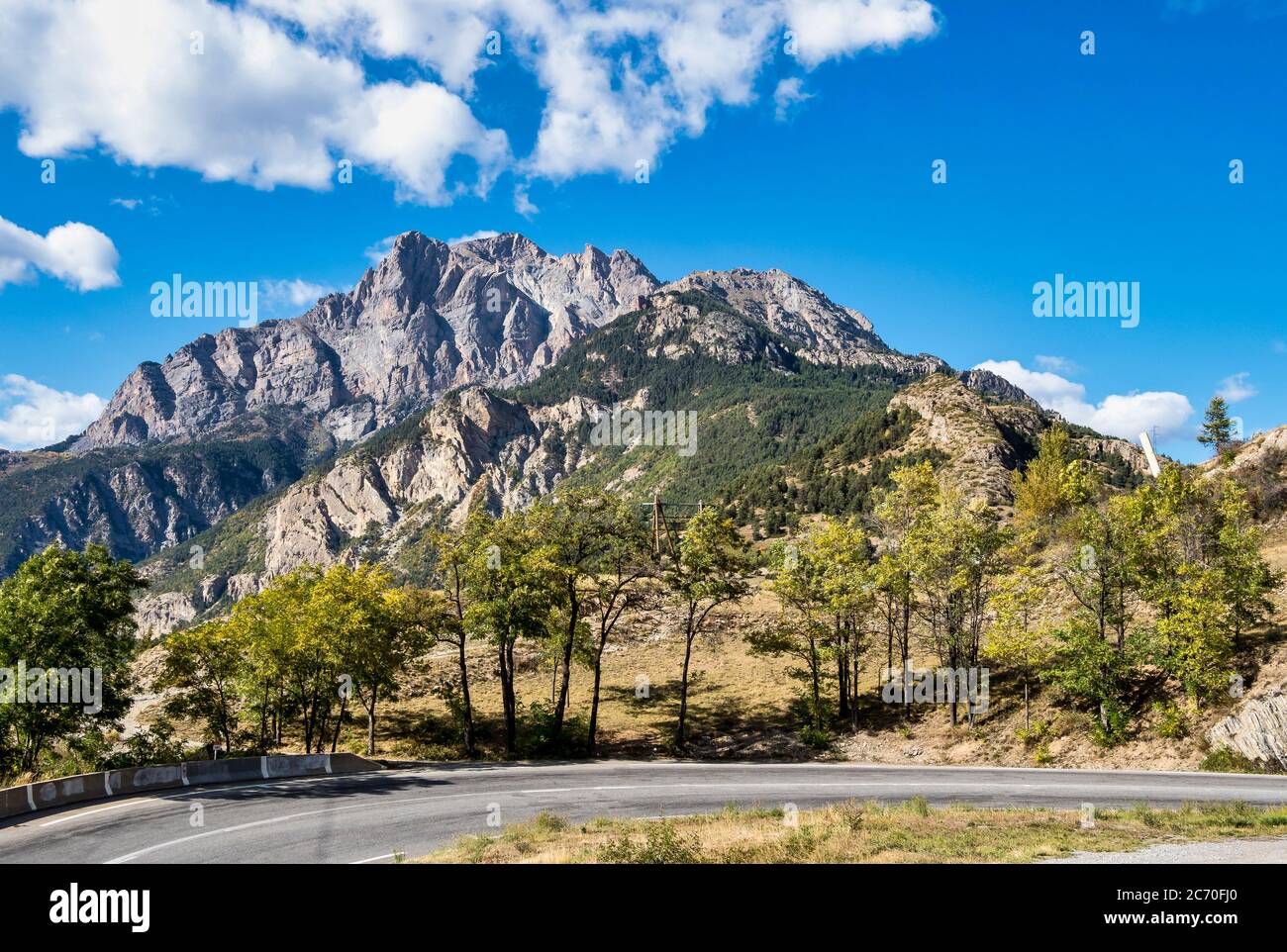 Paysage alpin des alpes françaises, Sainte Marguerite en Provence Alpes, France. Banque D'Images