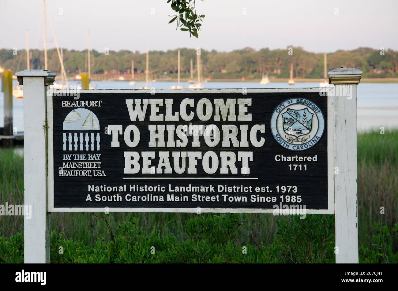 Le panneau Bienvenue dans le quartier historique de Beaufort dans la baie de la ville Banque D'Images