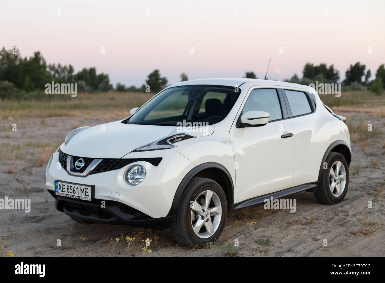Nissan juke blanc Banque de photographies et d'images à haute résolution -  Alamy