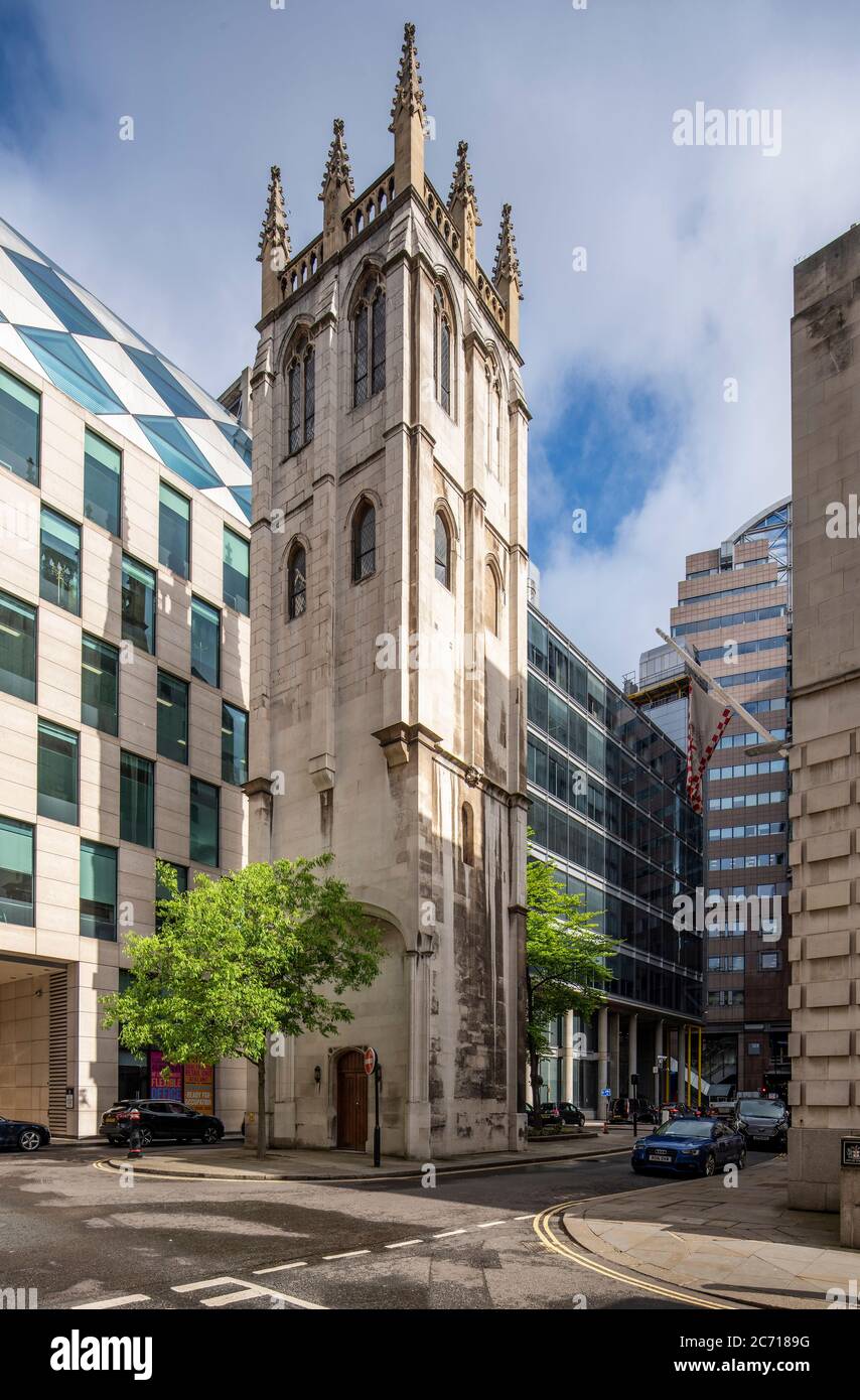 Vue depuis le coin sud-est avec Foster + Partners 100 Wood Street (avec façade en damier) sur la gauche, Rogers Stirk Harbour 88 Wood Street sur la Banque D'Images