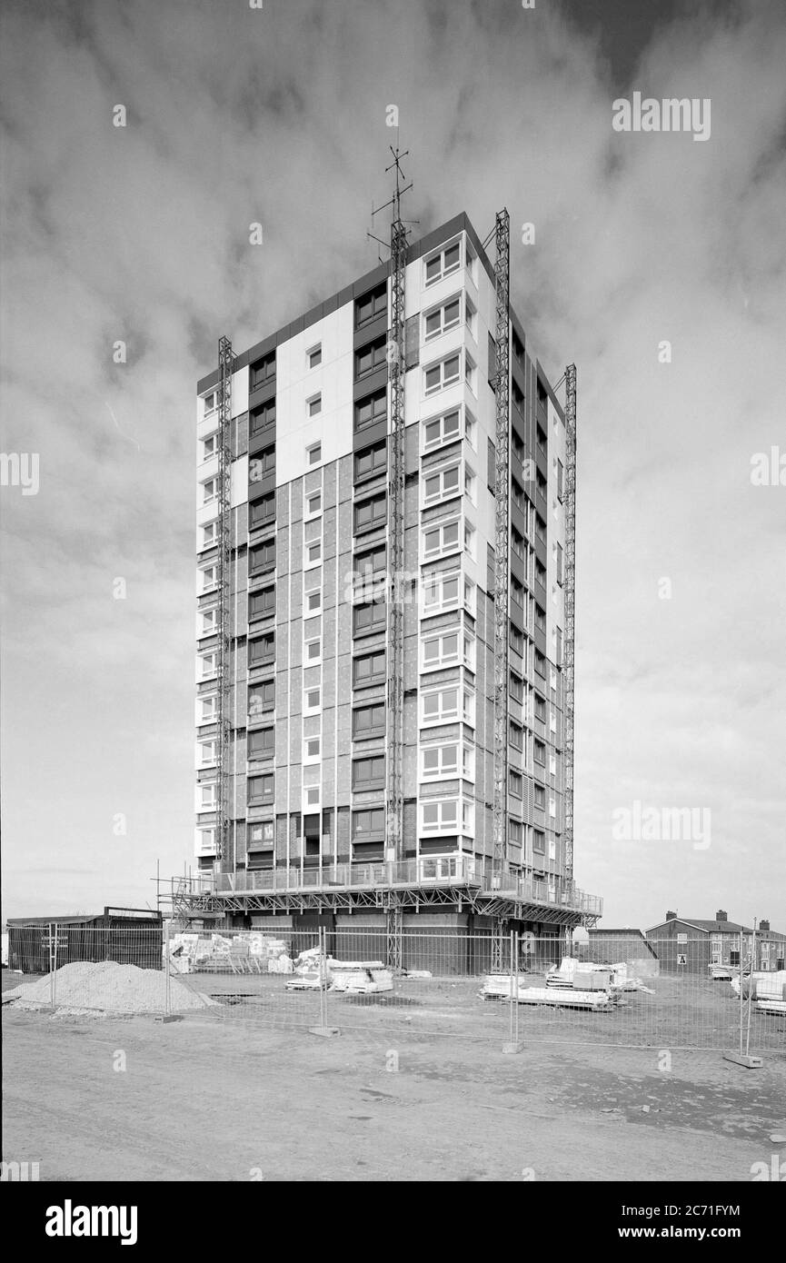 Appartements de grande hauteur en cours de remise en état et de remise en état, Gleedless Valley, Sheffield, dans le sud du Yorkshire, dans le nord de l'Angleterre, au Royaume-Uni en 1997 Banque D'Images