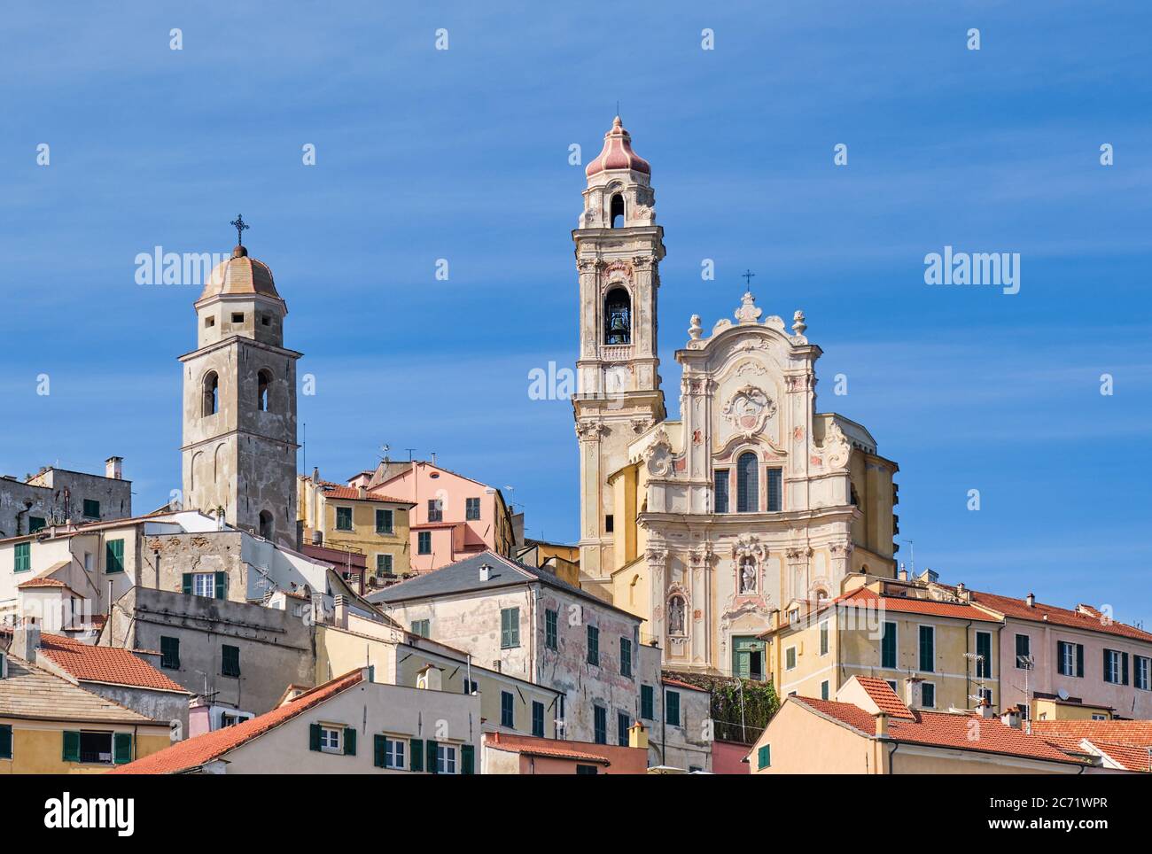 Église Imperia Cervo et San Giovanni Battista en Ligurie. Vieille ville médiévale en Italie. Destination du voyage. Mer Méditerranée. Banque D'Images