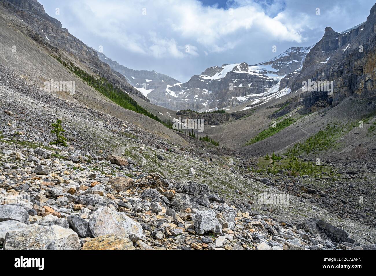 Glacier Stanley et till glaciaire dans une vallée suspendue du parc national Kootenay, Colombie-Britannique, Canada Banque D'Images