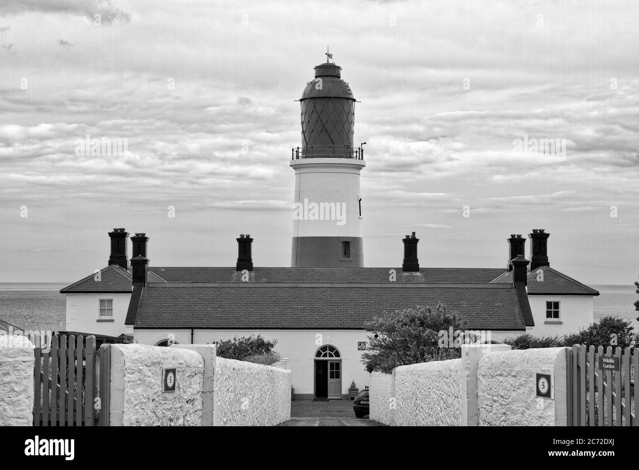 Le phare de Souter sur la côte nord-est de l'Angleterre près de Whitburn, Sunderland, Tyne et Wear. Banque D'Images