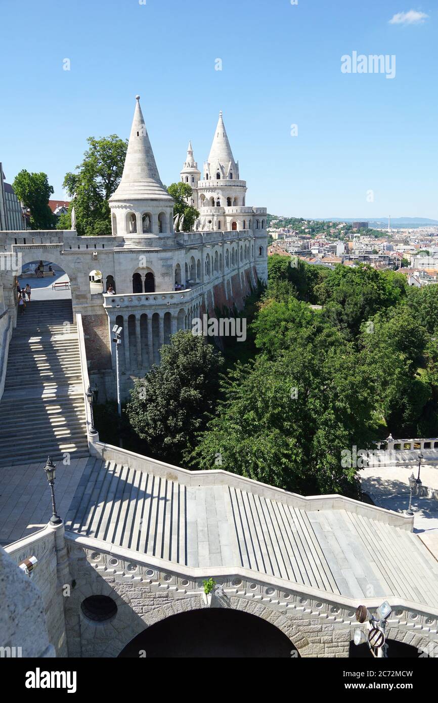 Le Bastion des pêcheurs est une terrasse de style néo-gothique et néo-roman située sur la rive Buda du Danube, le quartier du château, Budapest, Hubgary Banque D'Images