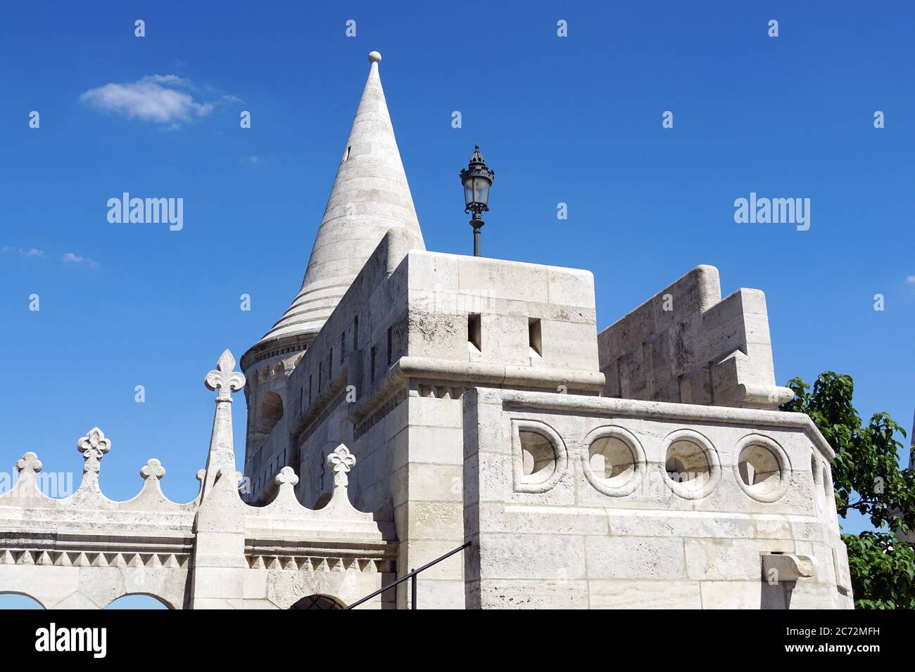 Le Bastion des pêcheurs est une terrasse de style néo-gothique et néo-roman située sur la rive Buda du Danube, le quartier du château, Budapest, Hubgary Banque D'Images