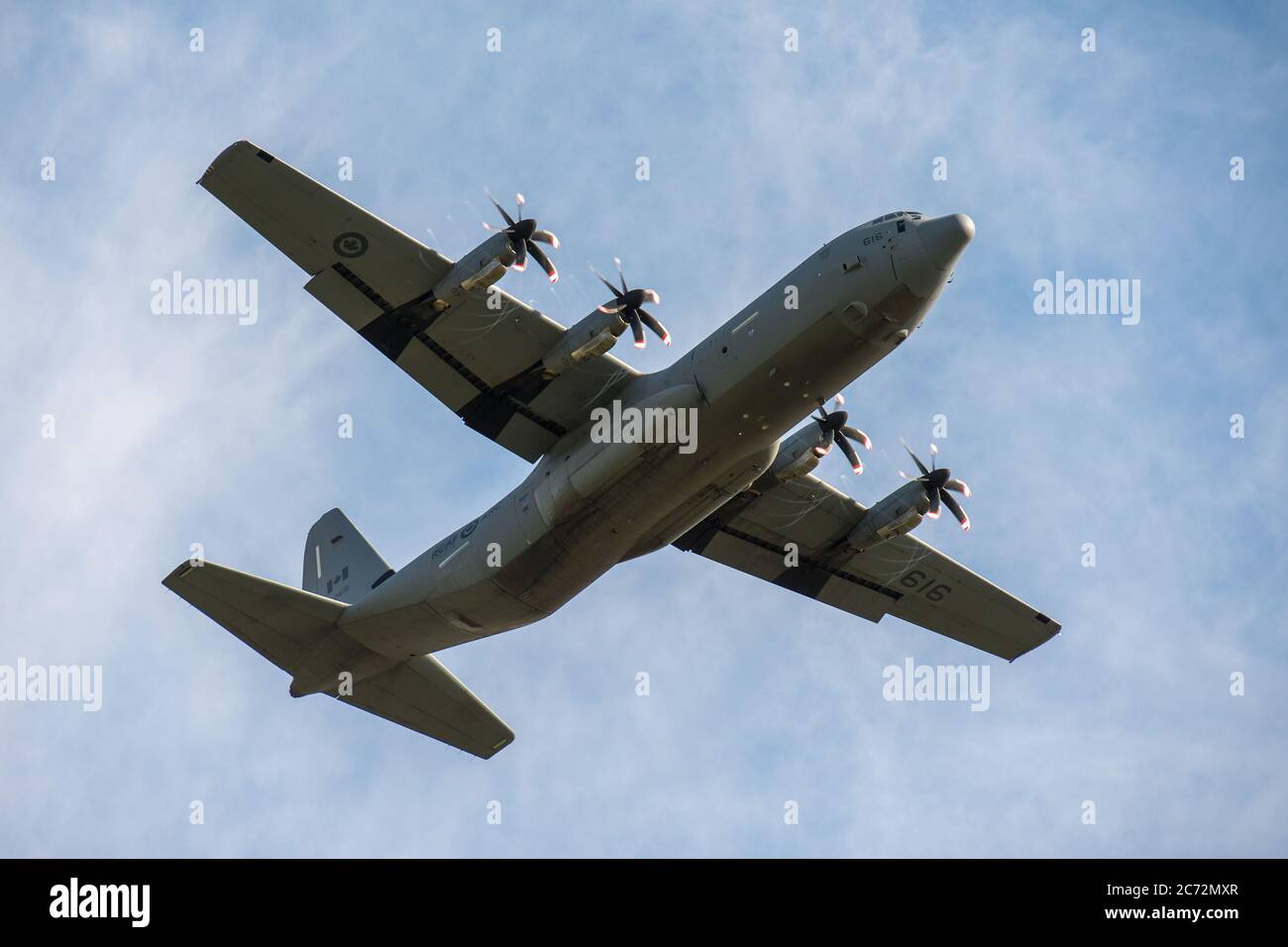 Prestwick, Écosse, Royaume-Uni. 13 juillet 2020. Photo : un avion C130 Hercules de la Force aérienne du Canada (ORD. 130616) a été vu au départ de l'aéroport de Prestwick. Il avait atterri une heure plus tôt et il semble que ce soit un arrêt de ravitaillement pour l'équipage. Crédit : Colin Fisher/Alay Live News Banque D'Images