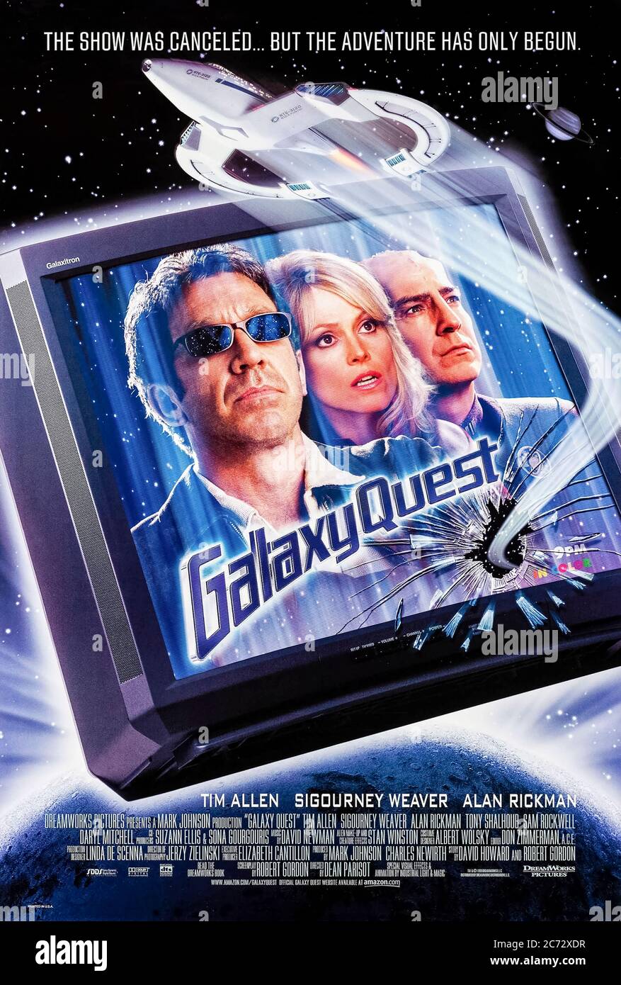 Galaxy Quest (1999) dirigé par Dean Parisot et avec Tim Allen, Sigourney Weaver, Alan Rickman et Sam Rockwell. Des étrangers kidnappent les acteurs d'une longue série de télévision de science-fiction, en les attendant à faire un véritable vaisseau spatial et à les sauver. Banque D'Images