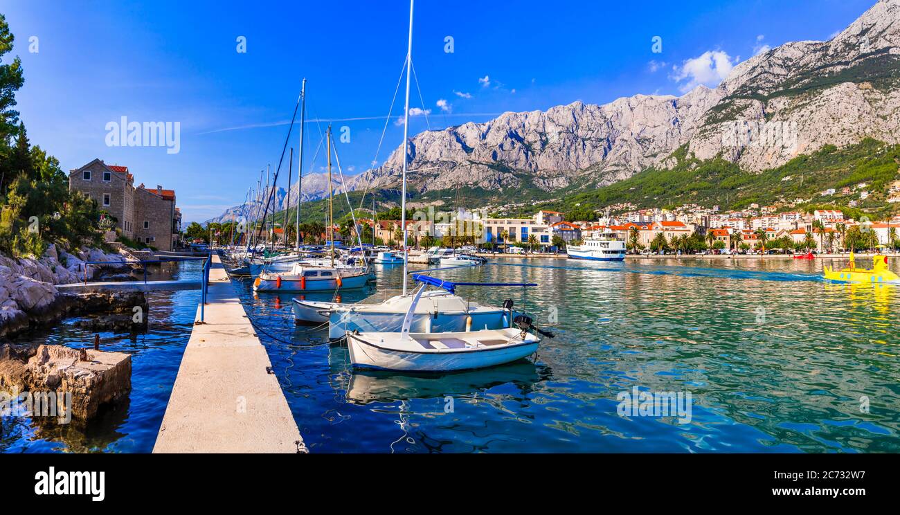 Célèbre côte Adriatique - Riviera de Makarska en Dalmatie. Vacances d'été en Croatie Banque D'Images