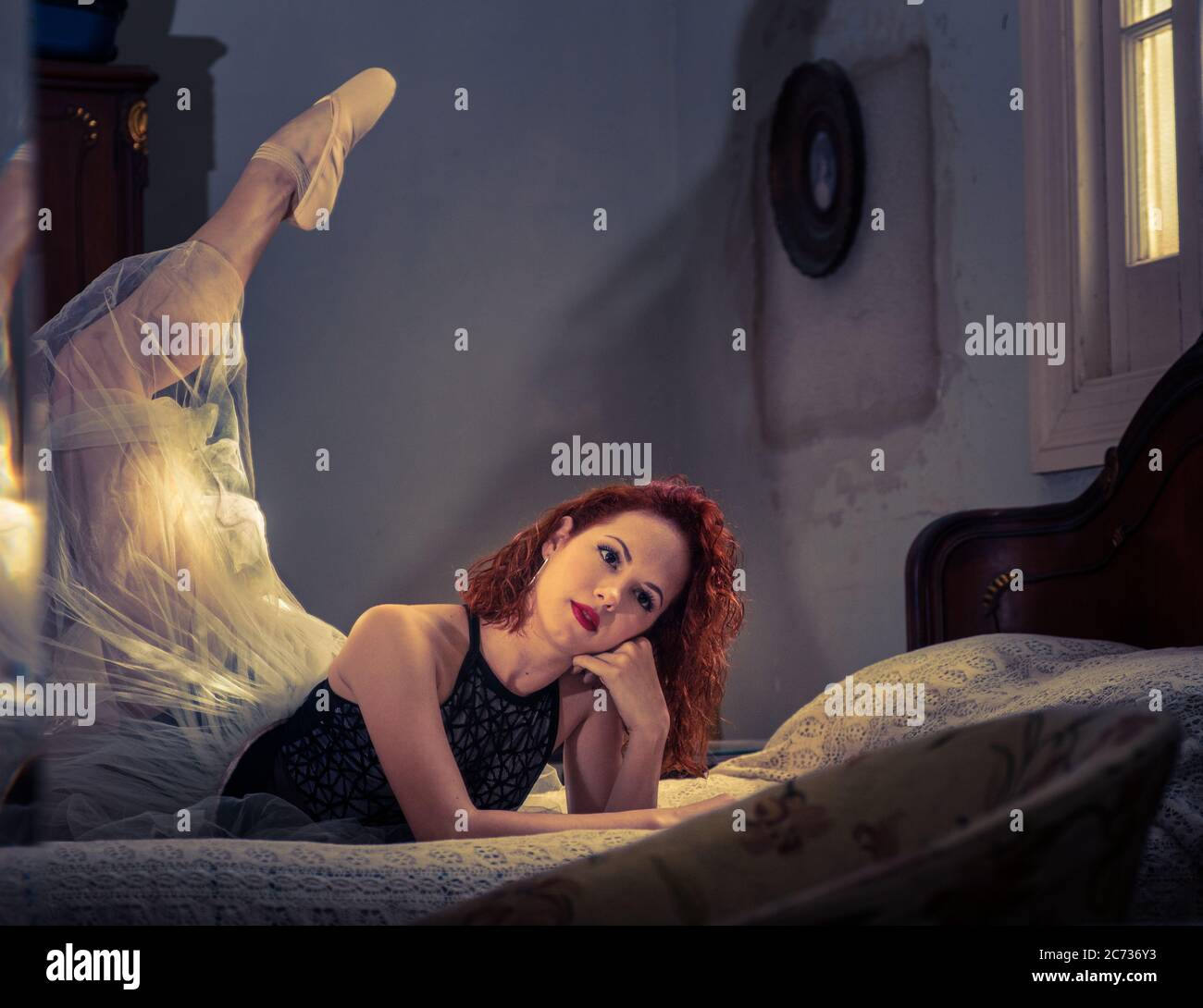 LA HAVANE, CUBA - VERS JANVIER 2020 : portrait de ballerine dans un vieux manoir de la Havane. Banque D'Images