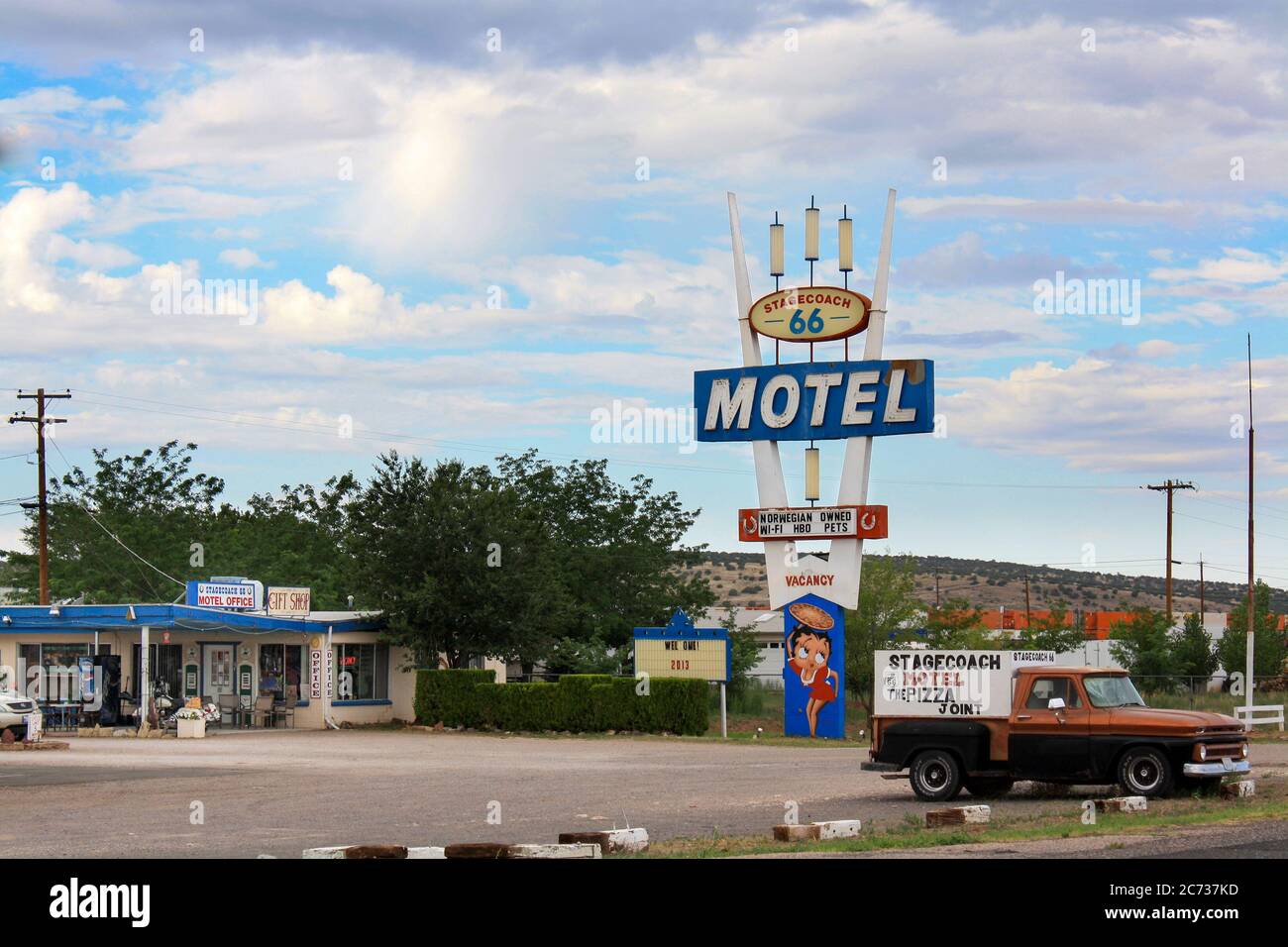 Seligman, Az / USA – 15 août 2013 : le Stagecoach 66 Motel sur la route historique 66 à Seligman, Arizona. Banque D'Images