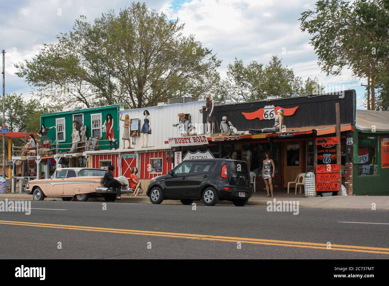 Seligman, Az / USA – 15 août 2013 : le magasin unique de la Rusty Bolt sur la route historique 66 à Seligman, Arizona. Banque D'Images