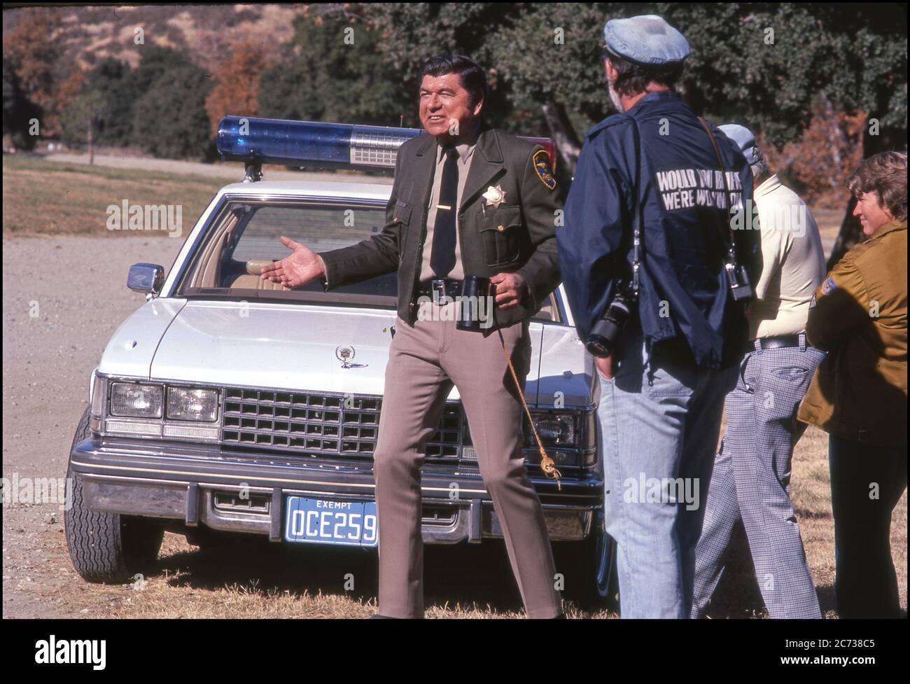 L'acteur Claude Akins comme Sheriff Lobo sur le plateau de l'émission de télévision B.J. et l'ours qui a couru de 1979 à 1981. Banque D'Images