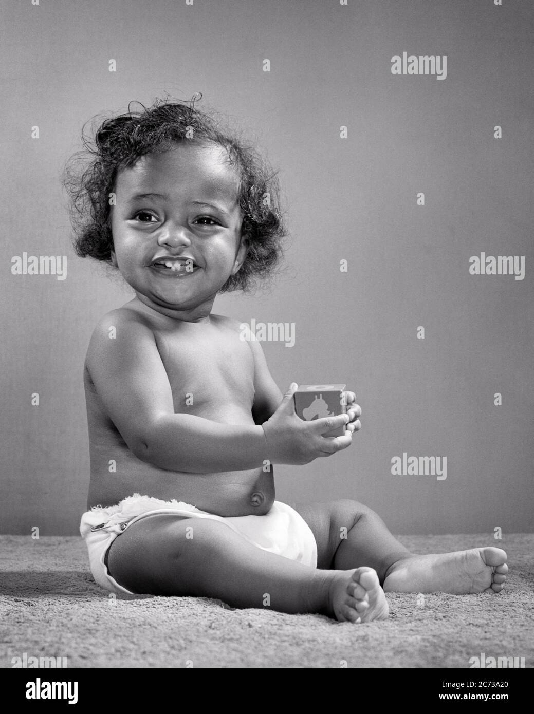 Annees 1940 Annees 1950 Sourire De Bebe Afro Americain Fille Assis Upmholding Bloc N452 Har001 Hars Afro Americains Noir Couches Ethniques Sourit Joyeux Croissance Jeunes Fille Bebe Noir Et Blanc Har001 Old Fashioned