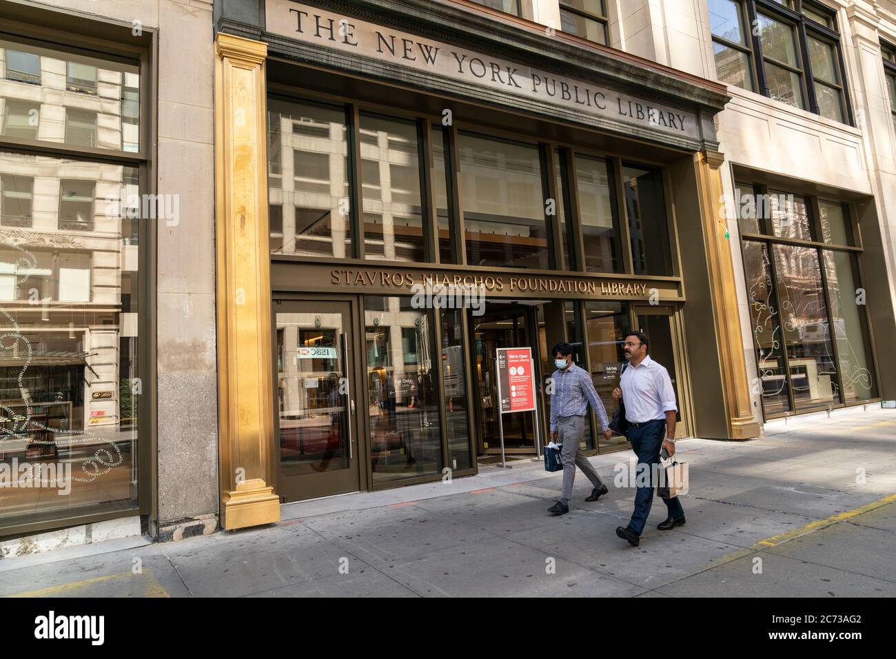 New York, NY - 13 juillet 2020 : extérieur de la bibliothèque de la Fondation Stavros Niarchos vu le 1er jour de l'ouverture après la fermeture de toutes les bibliothèques en raison de la pandémie de COVID-19 Banque D'Images