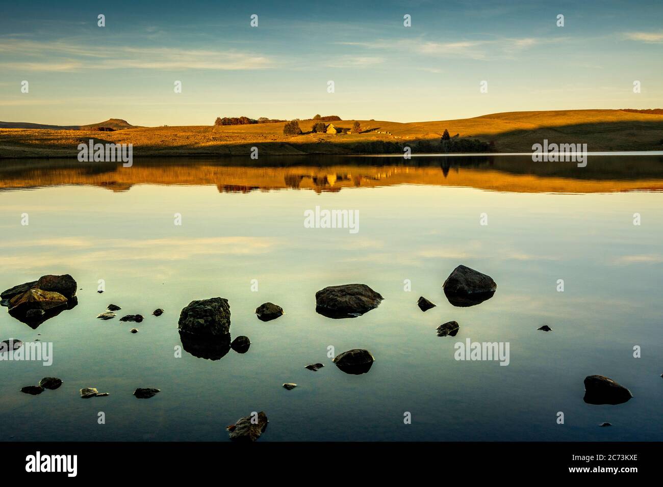 Paysage d'automne au lac Chauvet, Puy de Dome, Auvergne-Rhône-Alpes, France Banque D'Images