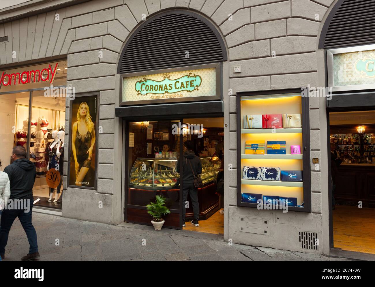 Florence, Italie - 04 novembre 2017 : Coronas Cafè, la célèbre pâtisserie, bar et boutique de glaces de Florence, situé dans la via dei Calzaiuoli. Banque D'Images