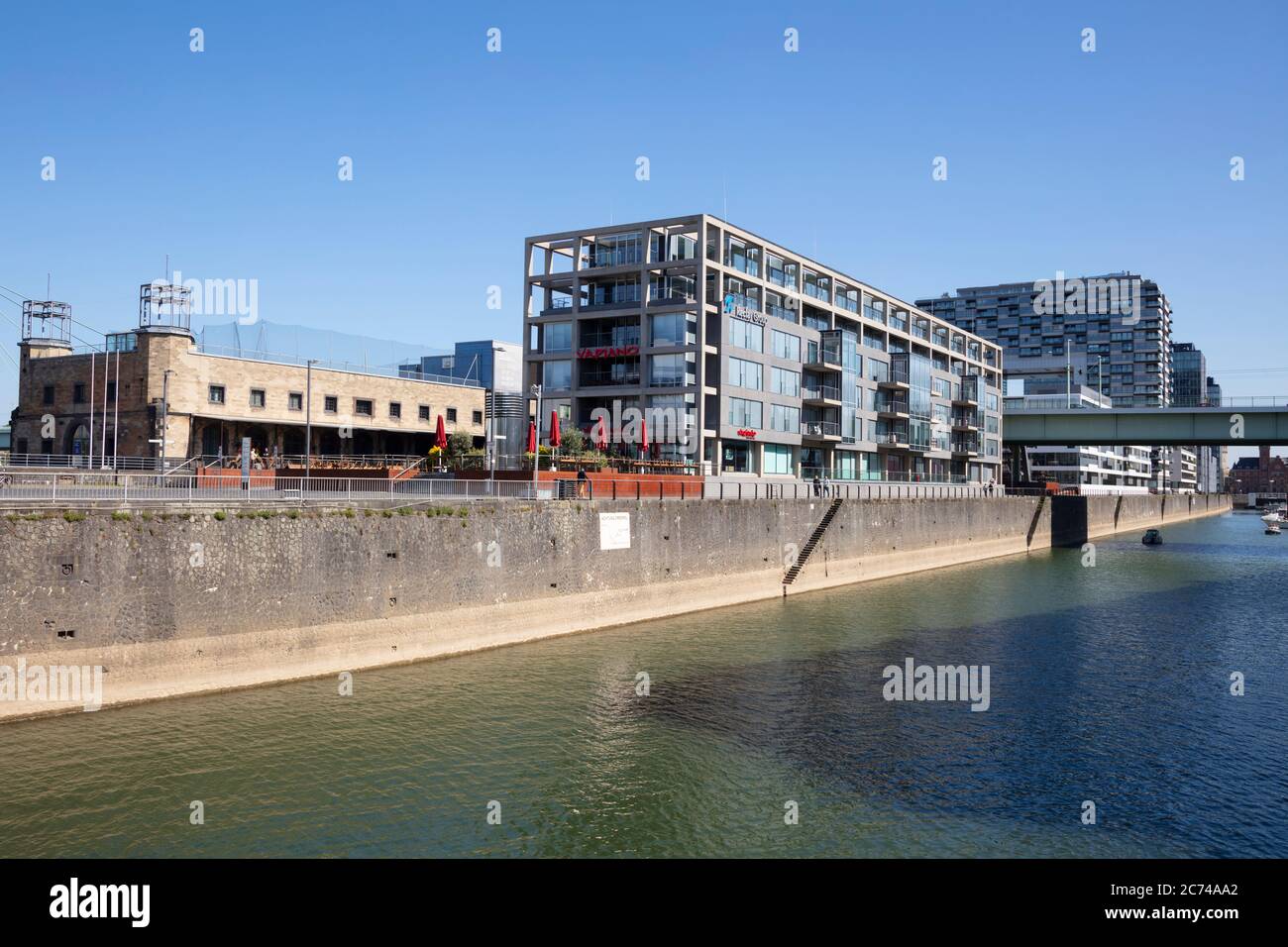 Bâtiments modernes à Rheinauhafen, Cologne, Rhénanie-du-Nord-Westphalie, Allemagne, Europe Banque D'Images