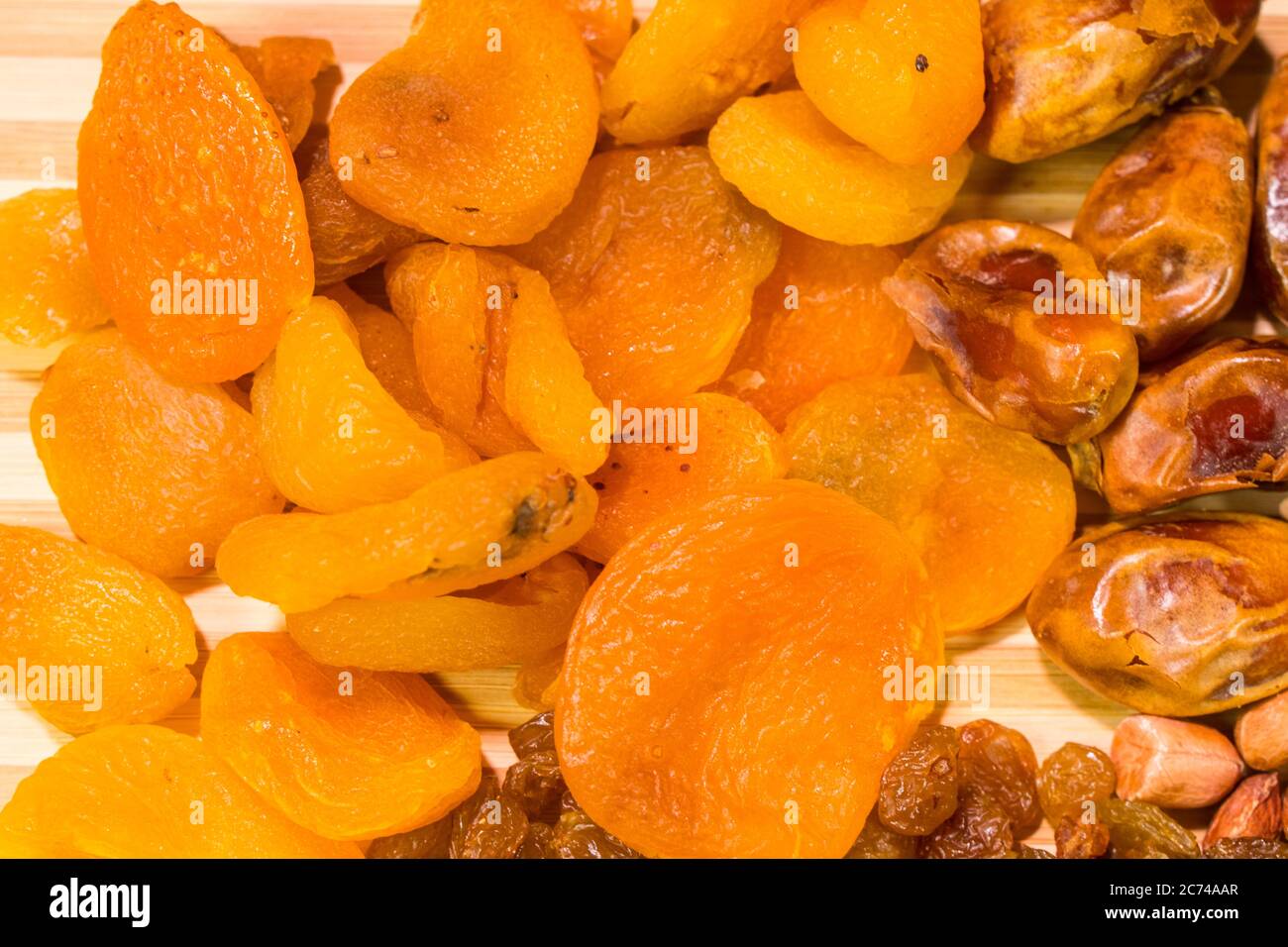 Raisins secs, abricots secs gros plan, bonbons à texture orientale Banque D'Images