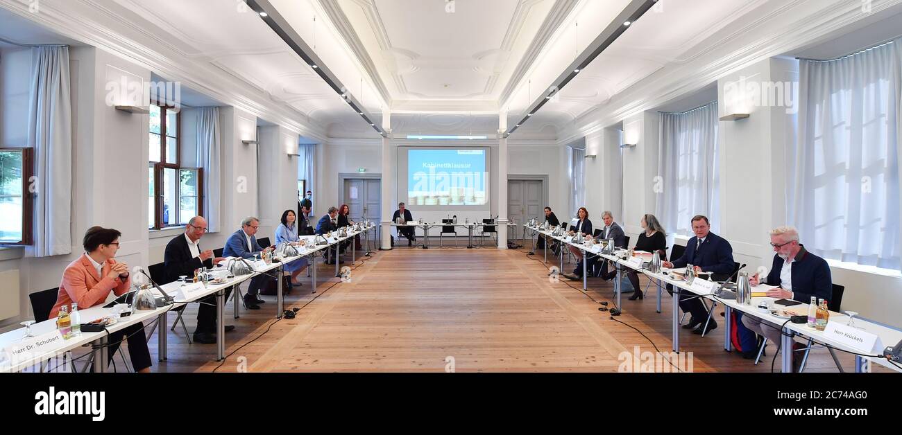 Ettersburg, Allemagne. 14 juillet 2020. Des représentants du gouvernement de Thuringe et des groupes parlementaires de gauche, du SPD et des Verts se réuniront pour une réunion budgétaire. La réunion examinera également un nouveau plan de relance économique possible pour lutter contre les conséquences économiques de la crise de Corona. La CDU a été invitée, mais a refusé de participer. Credit: Martin Schutt/dpa-Zentralbild/dpa/Alay Live News Banque D'Images