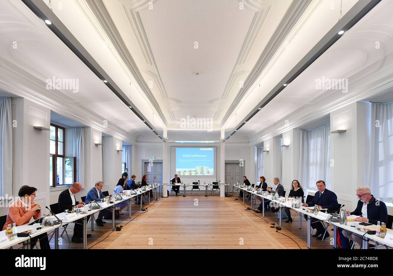 Ettersburg, Allemagne. 14 juillet 2020. Des représentants du gouvernement de Thuringe et des groupes parlementaires de gauche, du SPD et des Verts se réuniront pour une réunion budgétaire. La réunion examinera également un nouveau plan de relance économique possible pour lutter contre les conséquences économiques de la crise de Corona. La CDU a été invitée, mais a refusé de participer. Credit: Martin Schutt/dpa-Zentralbild/dpa/Alay Live News Banque D'Images