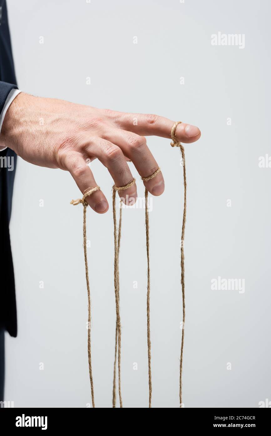 vue partielle de la marionnette avec des cordes sur les doigts isolées sur  le gris Photo Stock - Alamy