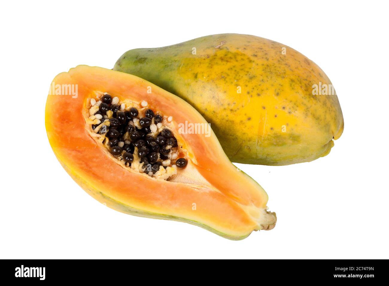 Fruits de papaye bio bruts coupés en deux qui ont beaucoup d'antioxydants alimentation nutrition santé avantages coupés et isolés sur un fond blanc Banque D'Images