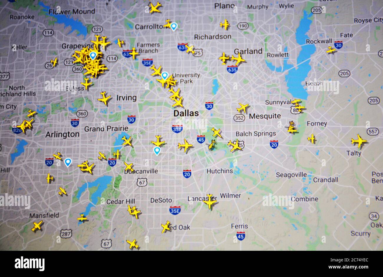 Trafic aérien sur la région de Dallas, États-Unis (01 juillet 2020, UTC 20.45) sur Internet avec le site Flightracar 24, pendant la pandémie du coronavirus Banque D'Images