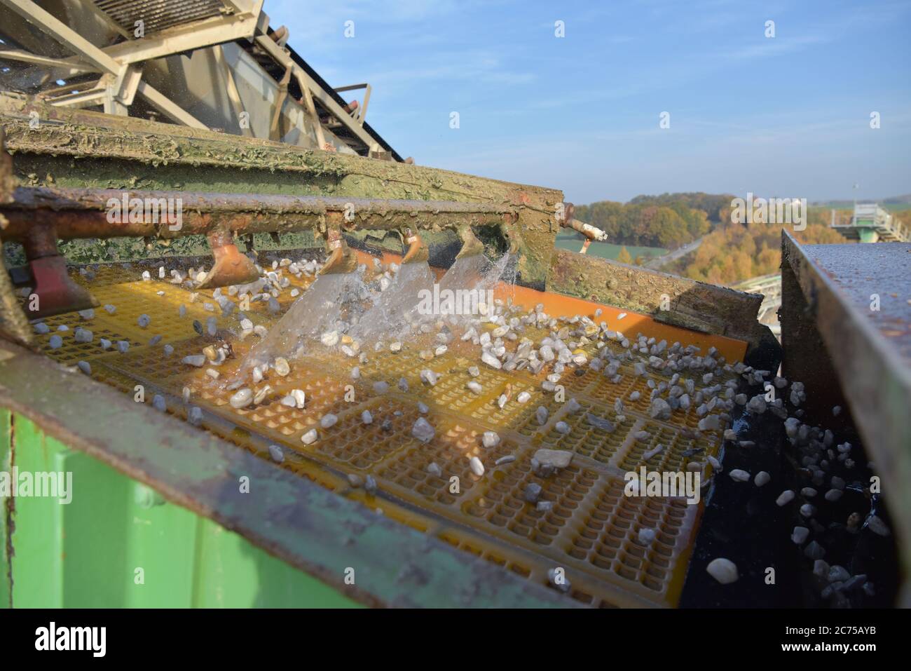 Système de transport et de construction dans une gravière - mine à ciel ouvert de sable et gravier Banque D'Images