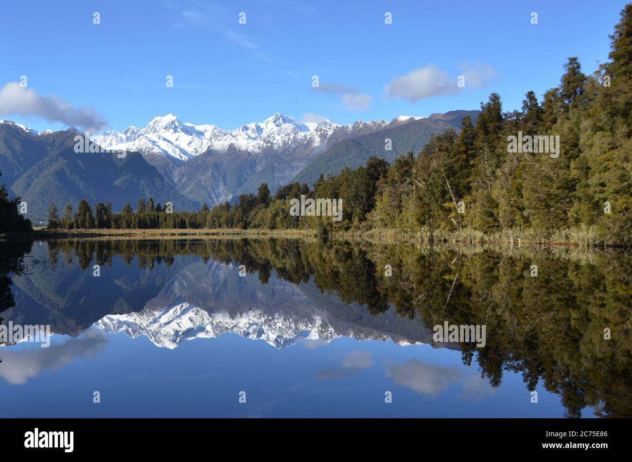 Le lac Matheson, près du glacier Fox dans le sud de la Westland, en Nouvelle-Zélande, est célèbre pour ses vues réfléchis sur Aoraki/Mount Cook et le mont Tasman. Banque D'Images