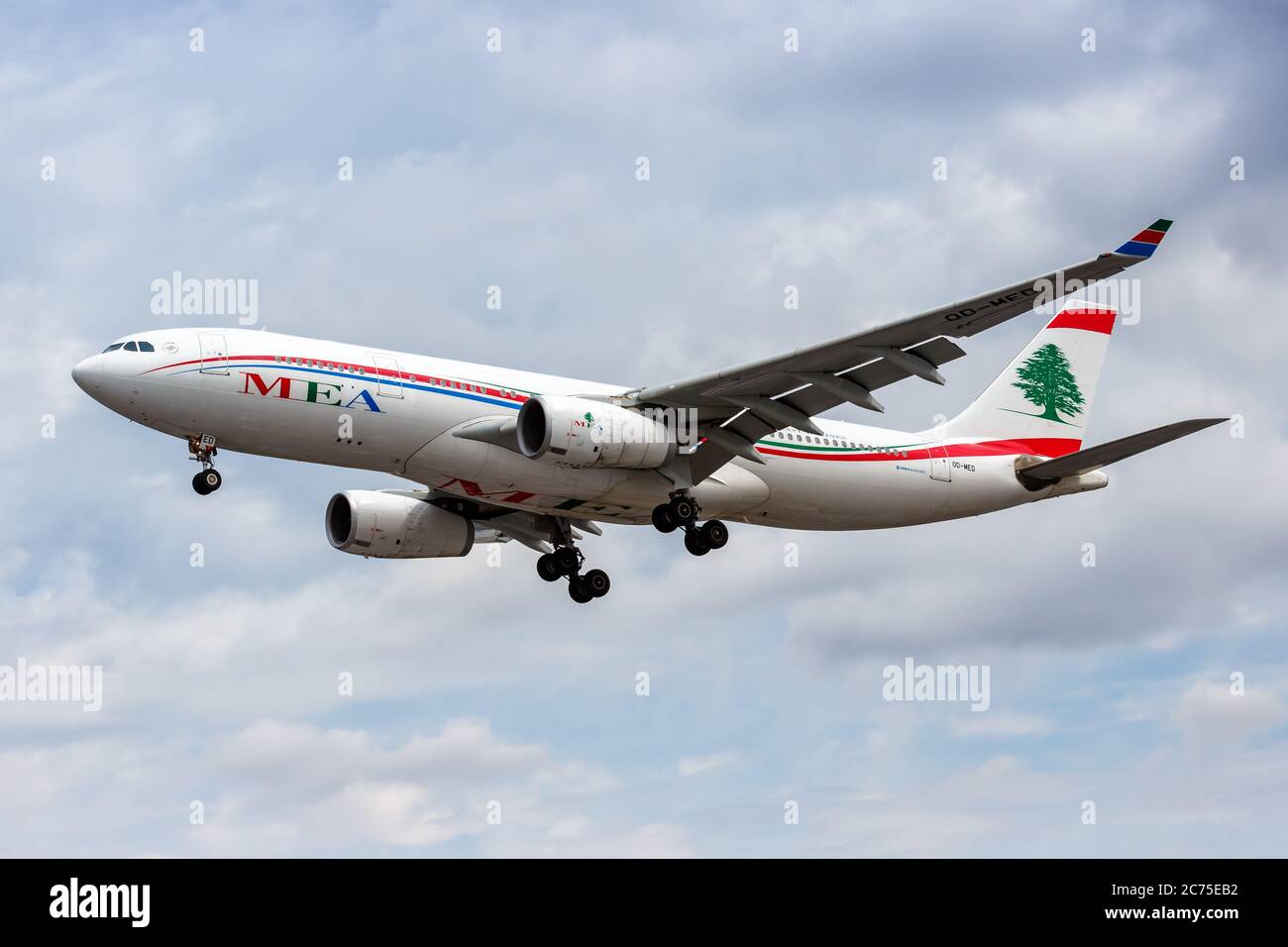 Londres, Royaume-Uni - 10 juillet 2019 : MEA Middle East Airlines Airbus A330-200 avion London Heathrow Airport (LHR) au Royaume-Uni. Banque D'Images