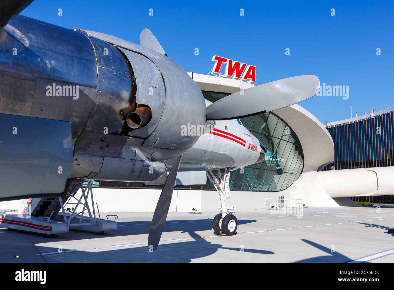 New York City, New York - 29 février 2020 : TWA Trans World Airlines Lockheed L1649A avion Starliner aéroport New York JFK aux États-Unis. Banque D'Images