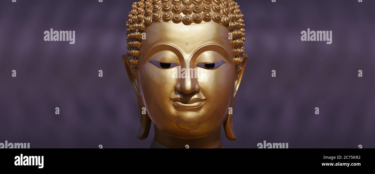 Statue de Bouddha doré en gros plan Banque D'Images