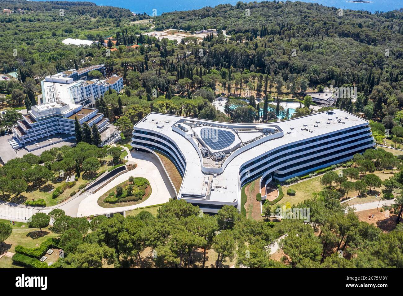 ROVINJ, CROATIE - 7 JUIN 2020. - une vue aérienne de l'hôtel moderne Lone à Rovinj, Istria, Croatie Banque D'Images
